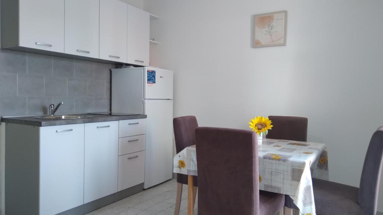 نوفاليا Apartmani "Lorenzo" المظهر الخارجي الصورة