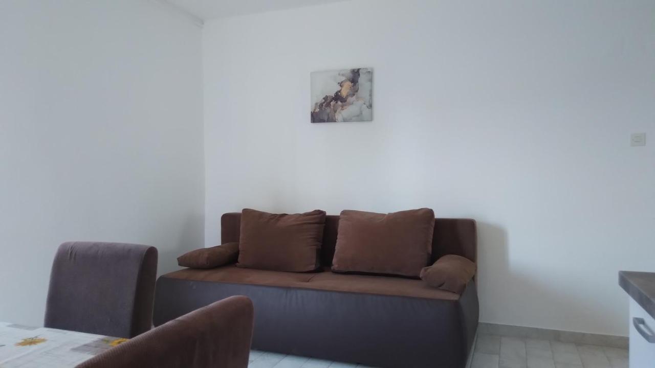 نوفاليا Apartmani "Lorenzo" المظهر الخارجي الصورة