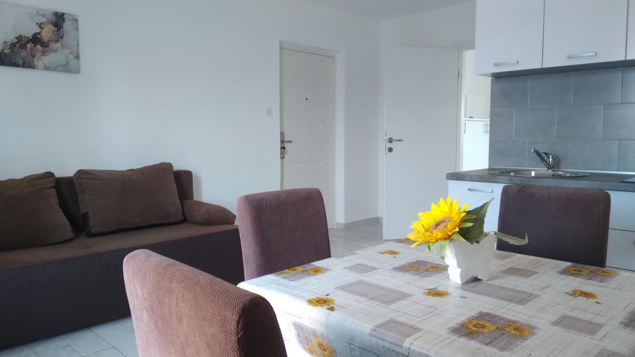 نوفاليا Apartmani "Lorenzo" المظهر الخارجي الصورة